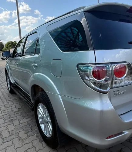 Toyota Hilux SW4 SRV D4-d 4X4 3.0 TDI Dies. AUT 2013