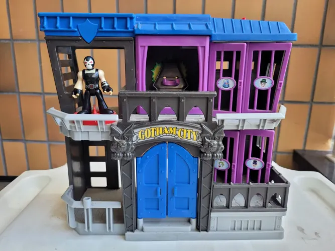 Prisão de Gotham City Imaginext - Batman - com boneco do Bane