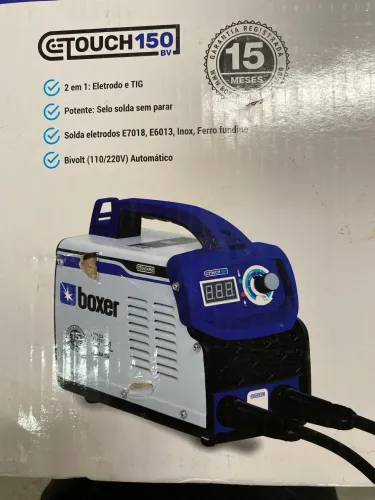 A Máquina de Solda Inversora Boxer Touch 150 BV é um equipamento portátil e versátil