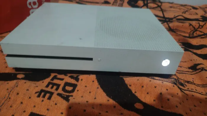 Xbox one S com defeito Plim.