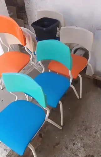 Cadeira escolar todas almofadas no assento