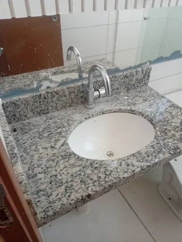 Vendo pia mais mesinha e pia de banheiro facilita na entrega