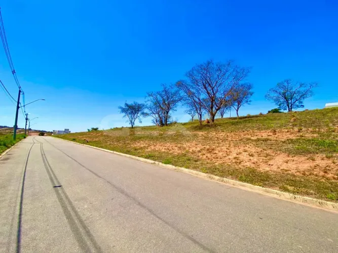 Lote à venda em Condomínio fechado Vistadoro Aquaville com 674,56 m².