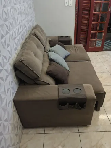 Sofá retrátil, reclinável, 2,30cm de largura, cor cinza escuro, 500,00.