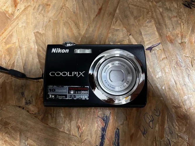 Nikon Coolpix S225 - 10MP