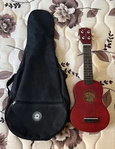Ukulele Soprano marca Vogga