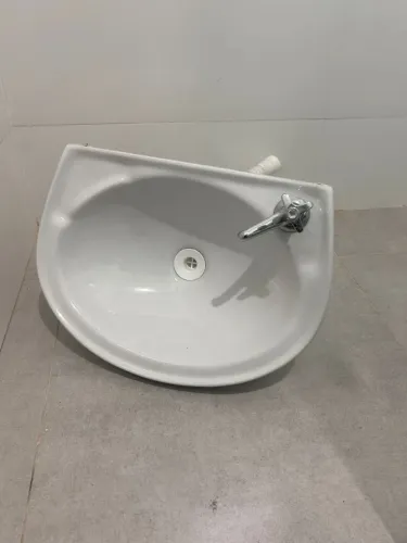 Vendo duas pias novas com torneira