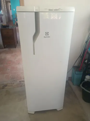 Geladeira Electrolux 240 litros 1 porta