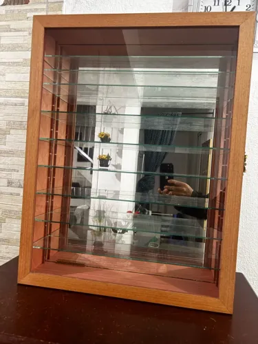 Nicho para miniatura de carro com espelho