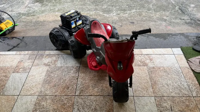 Moto elétrica infantil 