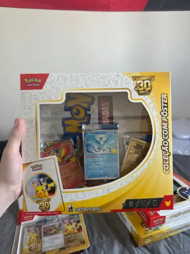 Pokemon Box Coleção com Pôster Celebraçao 30 Anos
