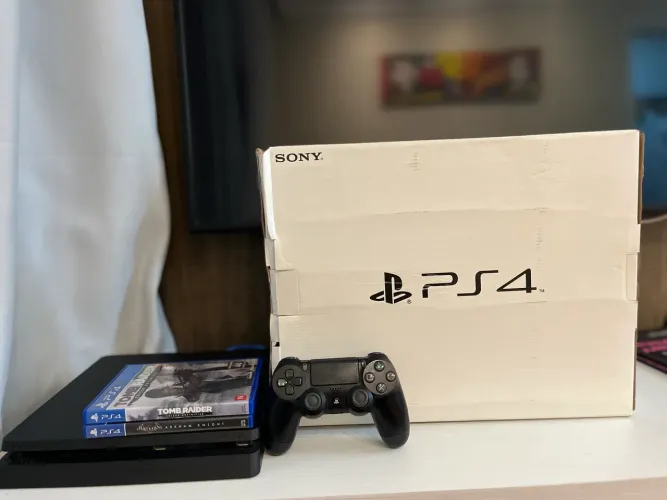 PlayStation 4  Slim- PS4