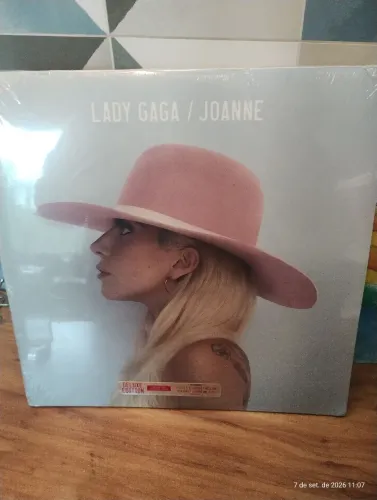 LP LADY GAGA DELUXE EDITION LACRADO