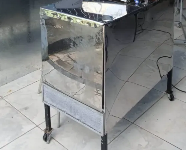 Bancada móvel em inox para alimentos.