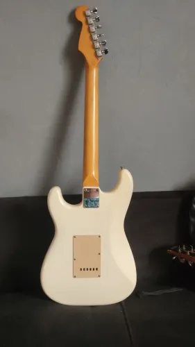 Guitarra SQUIER by FENDER Stratocaster Semi nova !!