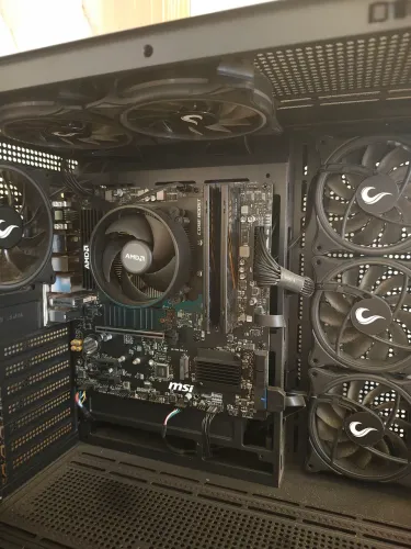 Desktop Gamer 32GB de RAM Processador Ryzen 7 SSD de 512GB