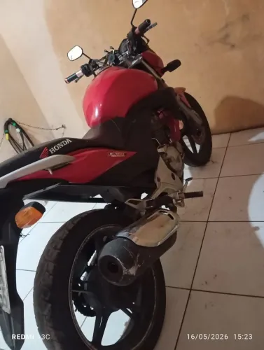 Moto recentemente revisada ,sem multas e tudo em dia .