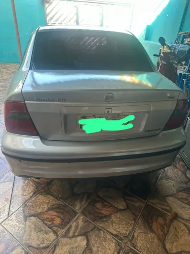 Chevrolet Vectra CD 2.2 16V / 2.0 16V Mec./aut. 2002