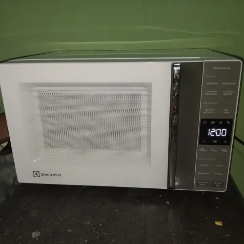 Microondas Electrolux (23 litros) semi-novo 