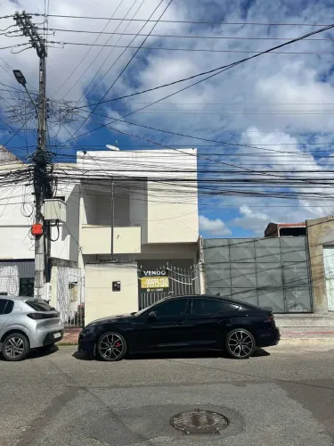 Casa na Rua Laranjeiras [2084]
