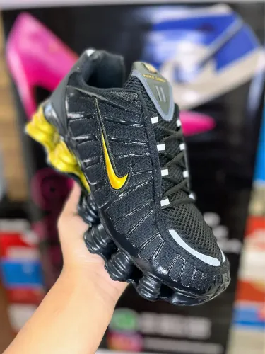 Tênis 12 molas preto com dourado a pronta entrega Nike
