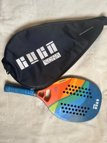Raquete de Beach Tennis Guga Carbon Usada + Tratamento na Raquete - Ótimo Estado