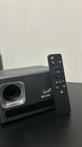 Vende-se Projetor Full HD HY 350