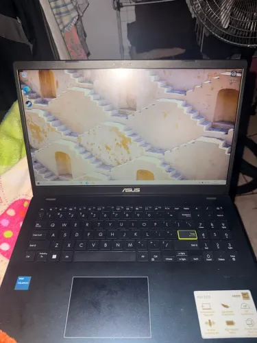 Notebook ASUS estado de novo, na caixa, SSD