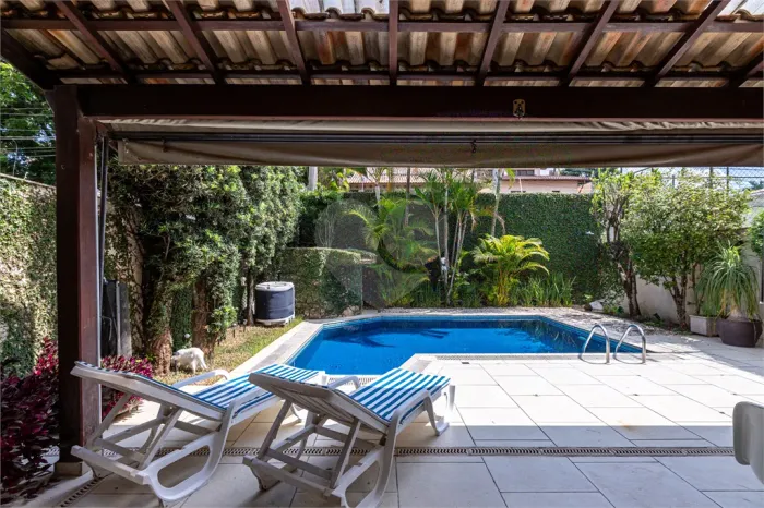 Casa à venda com 4 quartos, sendo 2 suítes, no condomínio Los Alámos, São Paulo - SP