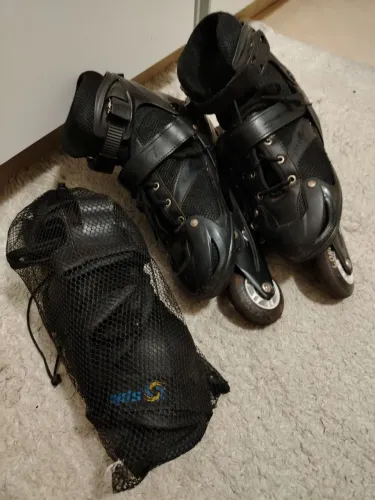 Patins inline/em linha, tamanho adaptável e equipamentos de proteção 
