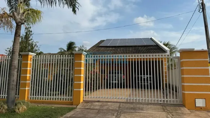 CASA À VENDA - CENTRO II - Água boa - MT