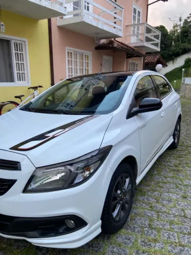 Chevrolet Onix Hatch Effect 1.4 8V Flex Power Mec. 4P 2015