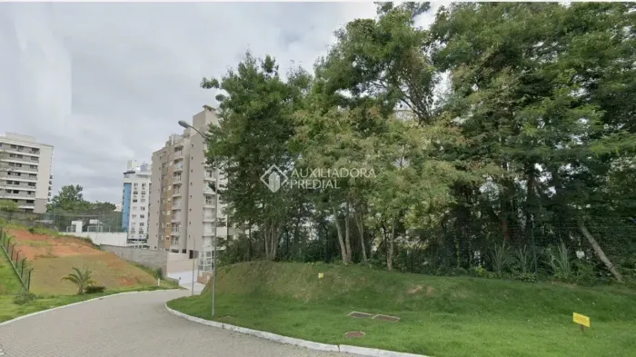 Imóvel para venda tem 490 metros quadrados em Itacorubi - Florianópolis - SC