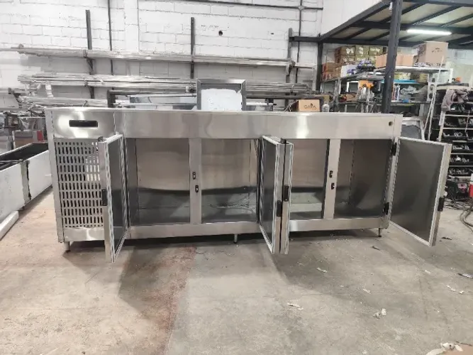 Balcão refrigerado todo de inox - sob medida