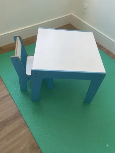 Mesa com cadeira infantil