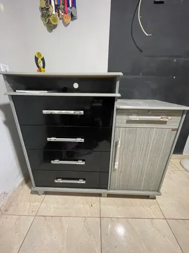 Cômoda Usada em Bom Estado