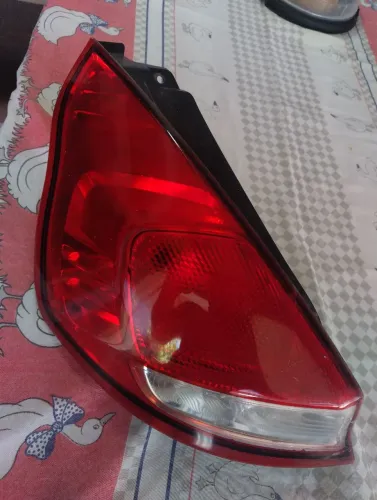 Lanterna traseira New Fiesta *Leia