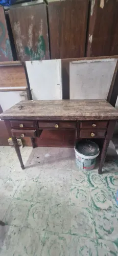 Mesa de madeira maciça