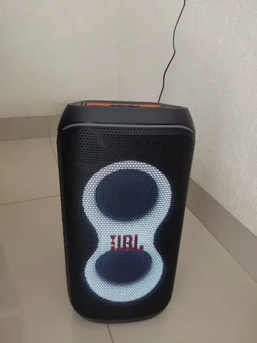 Vendo caixa som JBL , Garantia 1 ano nota fiscal.