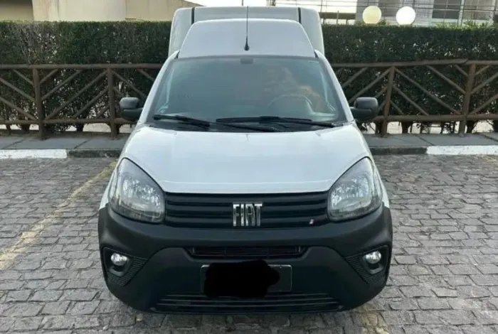 Carro utilitário disponível para locação