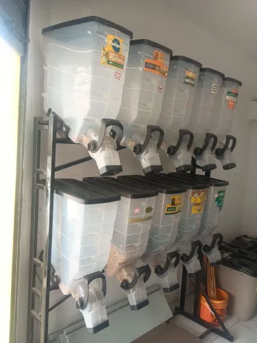 Dispenser de Ração a Granel com alavanca - estrutura de ferro reforçada(12 compartimentos)