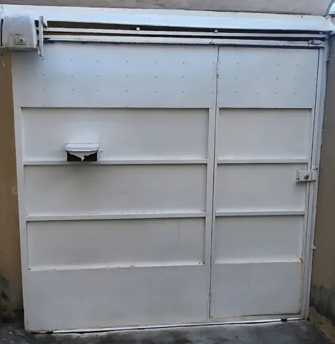 Portão de Garagem Com Trilho