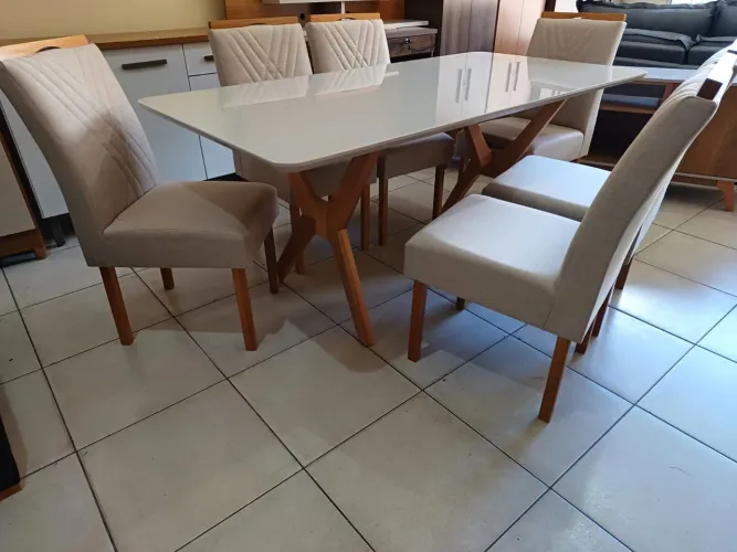 Jogo Completo De Mesa De Jantar com 6 cadeiras.