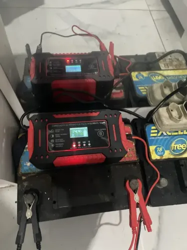 Carregador inteligente de bateria automotivo 12V portátil