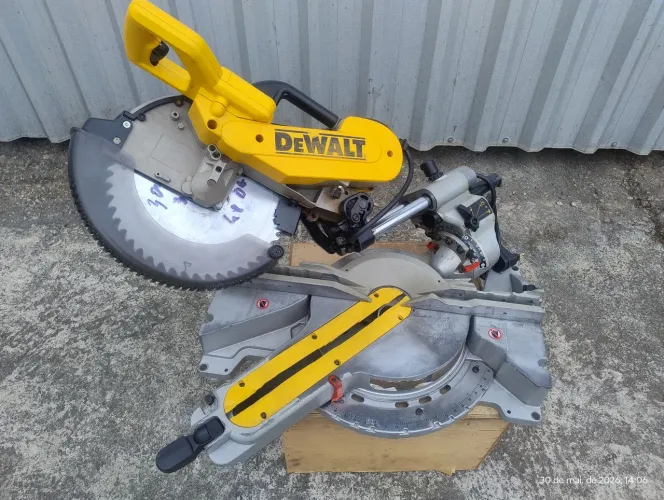 Serra Dewalt telescópica dws 780 220v