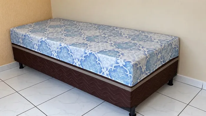 Cama box semi nova