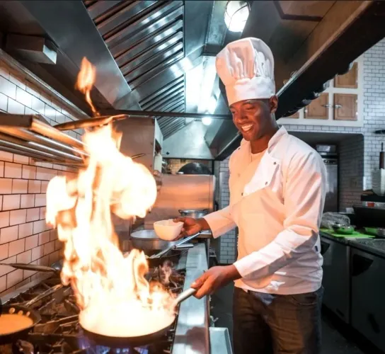 Vaga ajudante de cozinha Homem