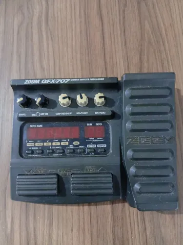 Pedaleira Zoom GFX-707
