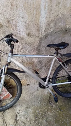 Bicicleta de alumínio