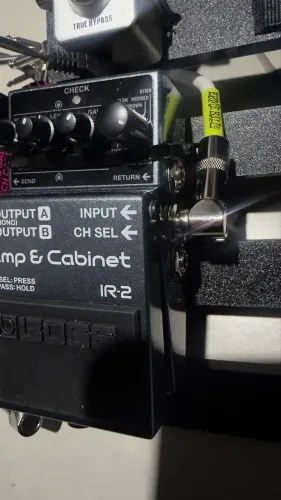 Boss IR-2 na caixa (Estado de Novo) - Aceito troca por Pré-amp de Baixo 